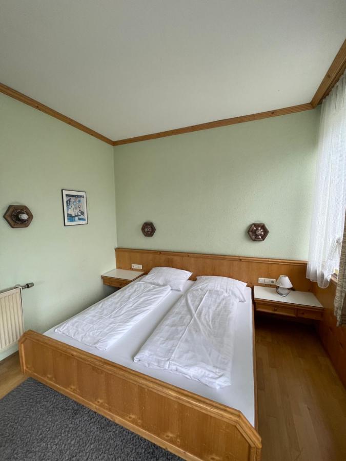 Kreuz! Einfach. Gunstig. Schlafen. Bed and Breakfast Ulm Buitenkant foto